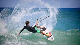 Constanța a devenit paradisul iubitorilor de kitesurfing